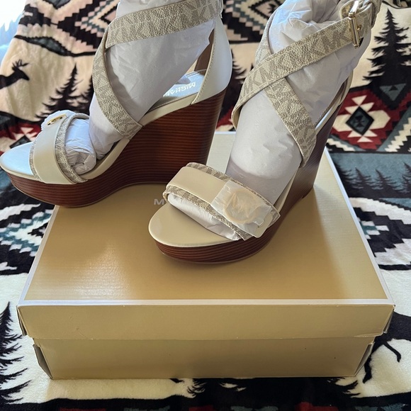 Michael Kors Wedges - Picture 2 of 6